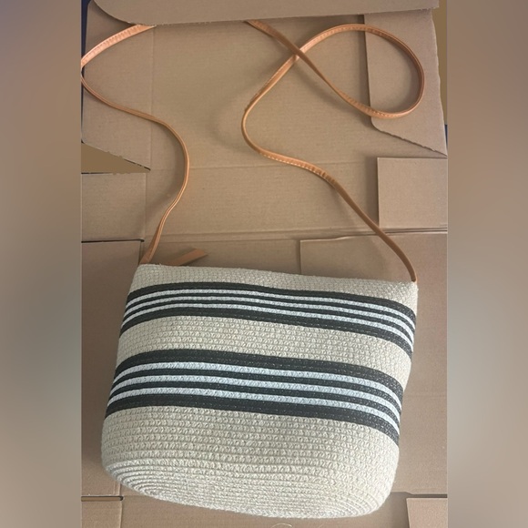 Polyester cross body purse 👛 - Picture 2 of 3